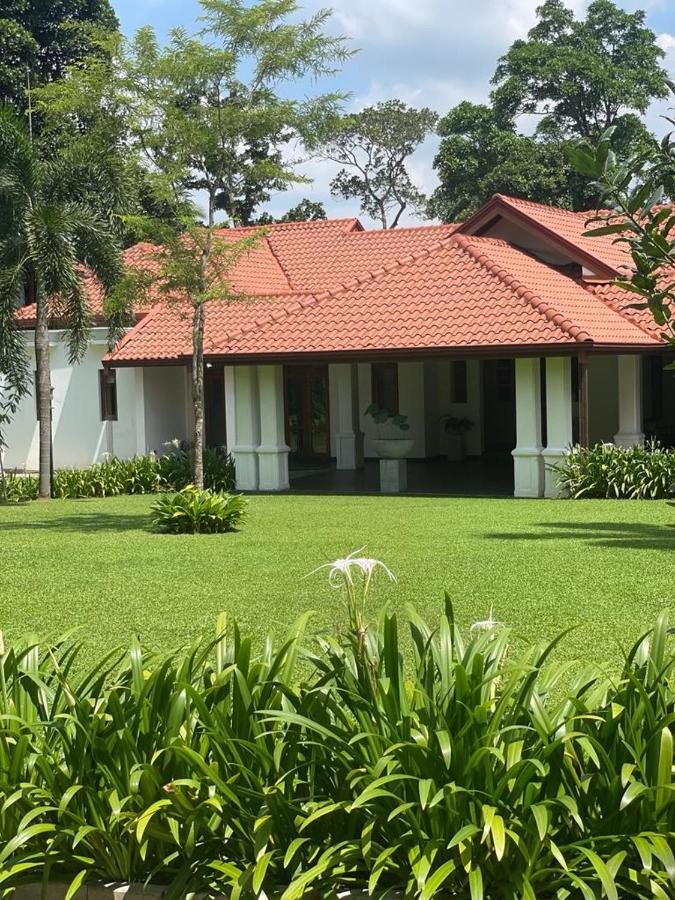 Villa Crystals Malabe Exterior photo